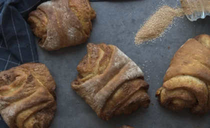 frische, selbstgebackene Franzbrötchen - der nordischen Spezialität